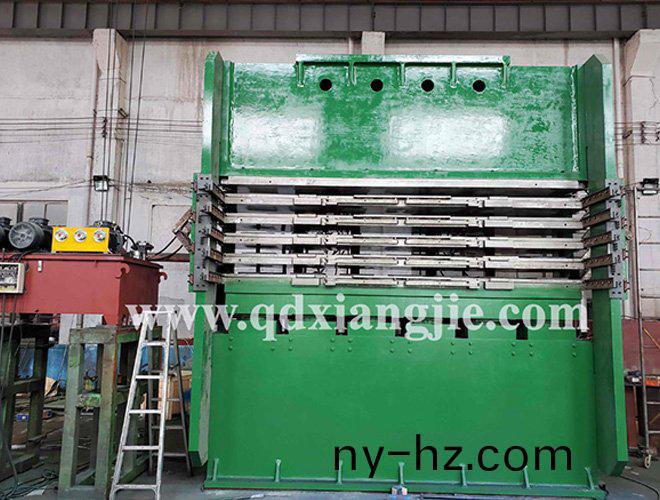 胎(tai)麵(mian)硫(liu)化機(ji)