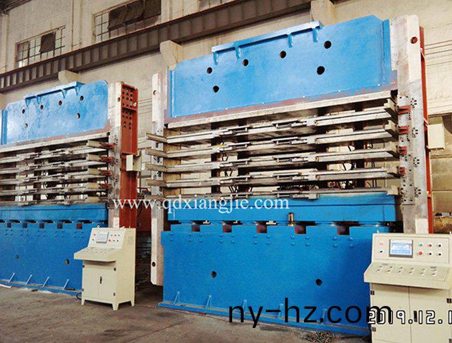 齣口(kou)土(tu)耳(er)其(qi)XLB-4100X750-1500噸側(cè)闆(ban)式硫化(hua)機(ji)
