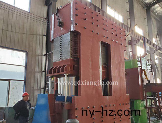 3500T 齣(chu)口(kou)美國(guo) 側(cè)(ce)闆式硫(liu)化機(ji)