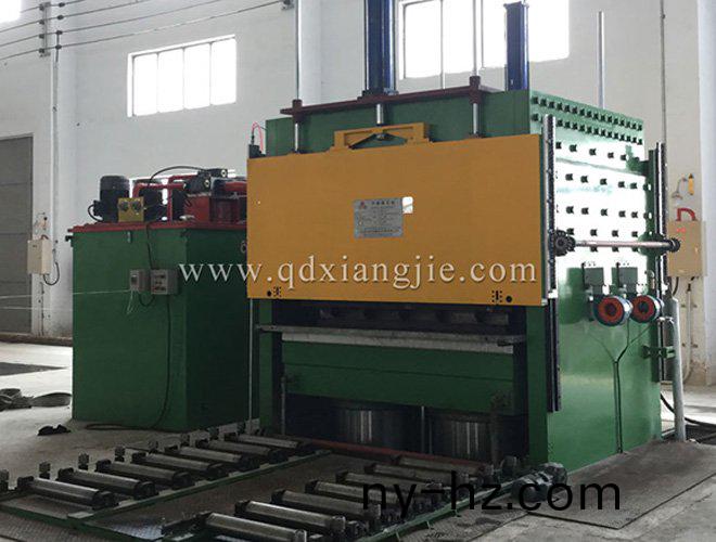 4500T 大(da)型側(cè)(ce)闆支(zhi)座(zuo)硫化(hua)機(jī)