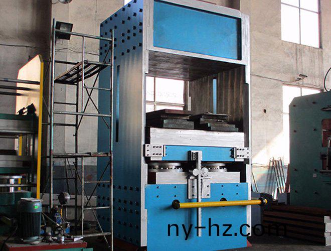 美(mei)國(guo) 訂(ding)購(gou) XLB - 2000x2000-2000T側(cè)闆(ban)式平闆硫化機(jī)