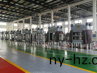 新(xin)設計(ji)實(shi)心胎(tai)硫(liu)化機