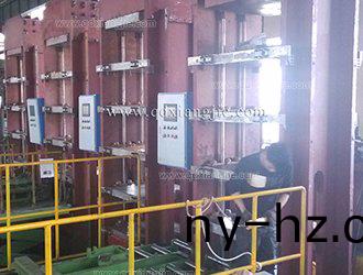 卡莫拉(la)速利達實(shi)心(xin)胎硫化(hua)機(ji)